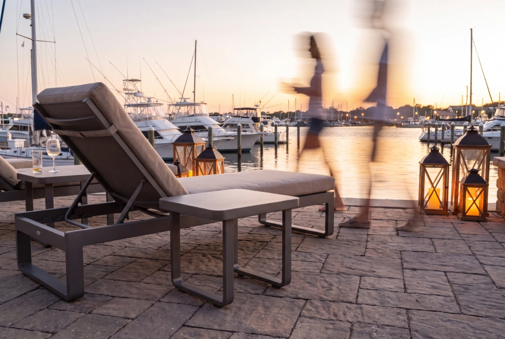Palm Beach End Table setting