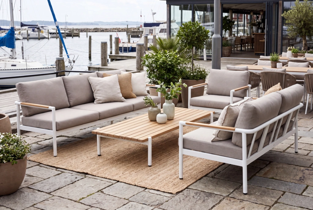 Pillow Coffee Table – Teak setting