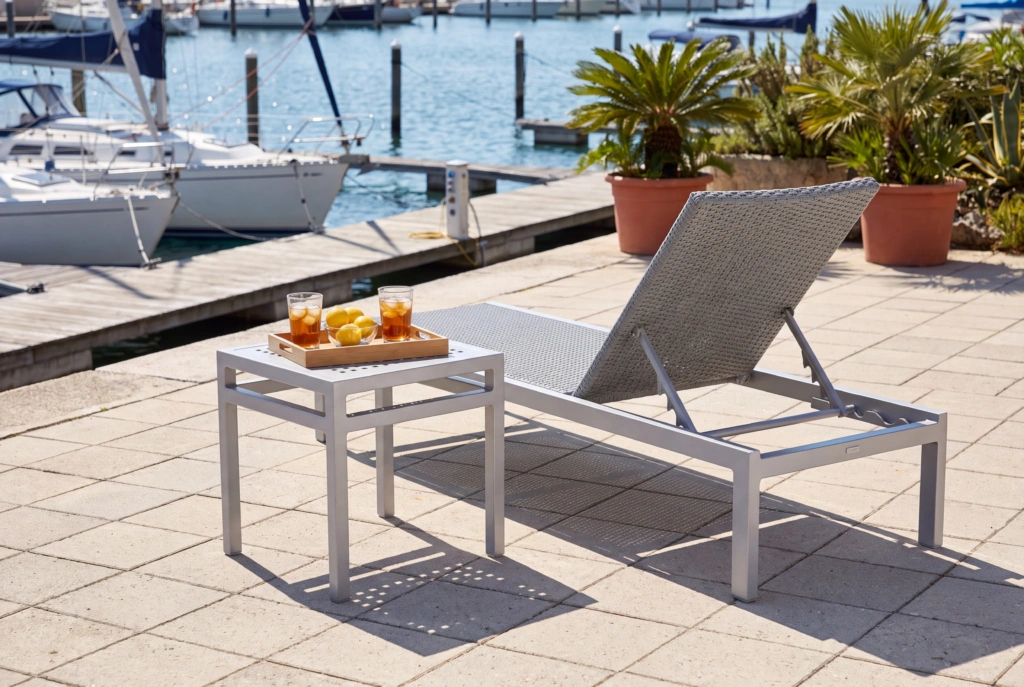 AL-5602 End Table SQ Aluminum setting