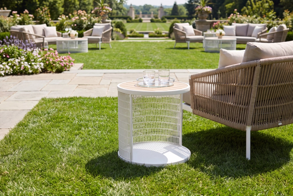 Captiva End Table Round setting