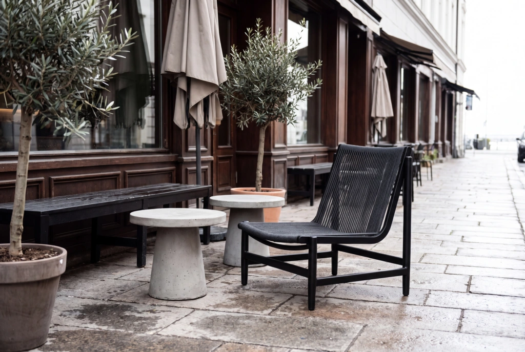 String Lounge Chair setting