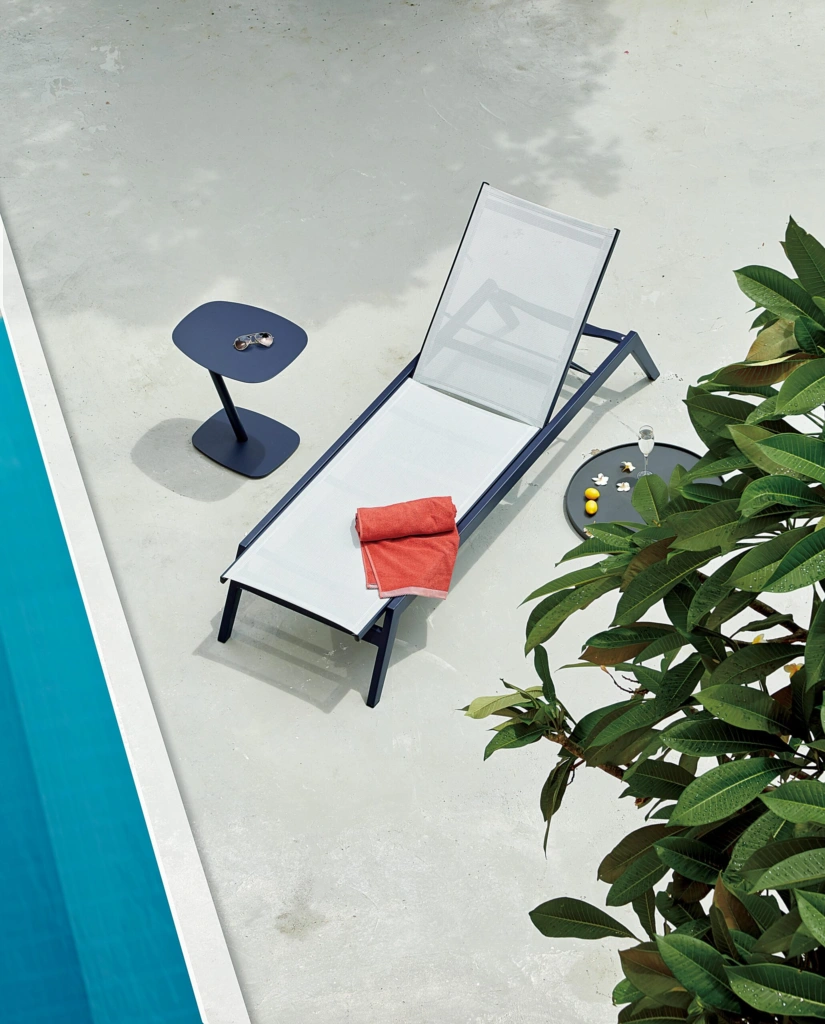Maldives Sunlounger With Maldives End Table 2