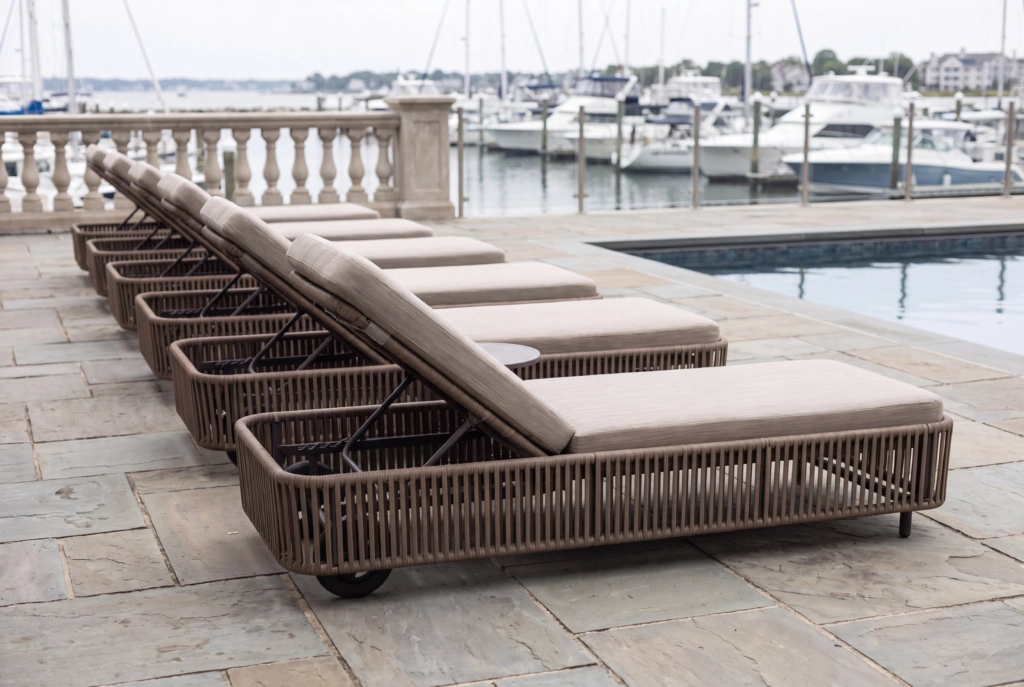 Captiva Sunlounger with Wheels setting