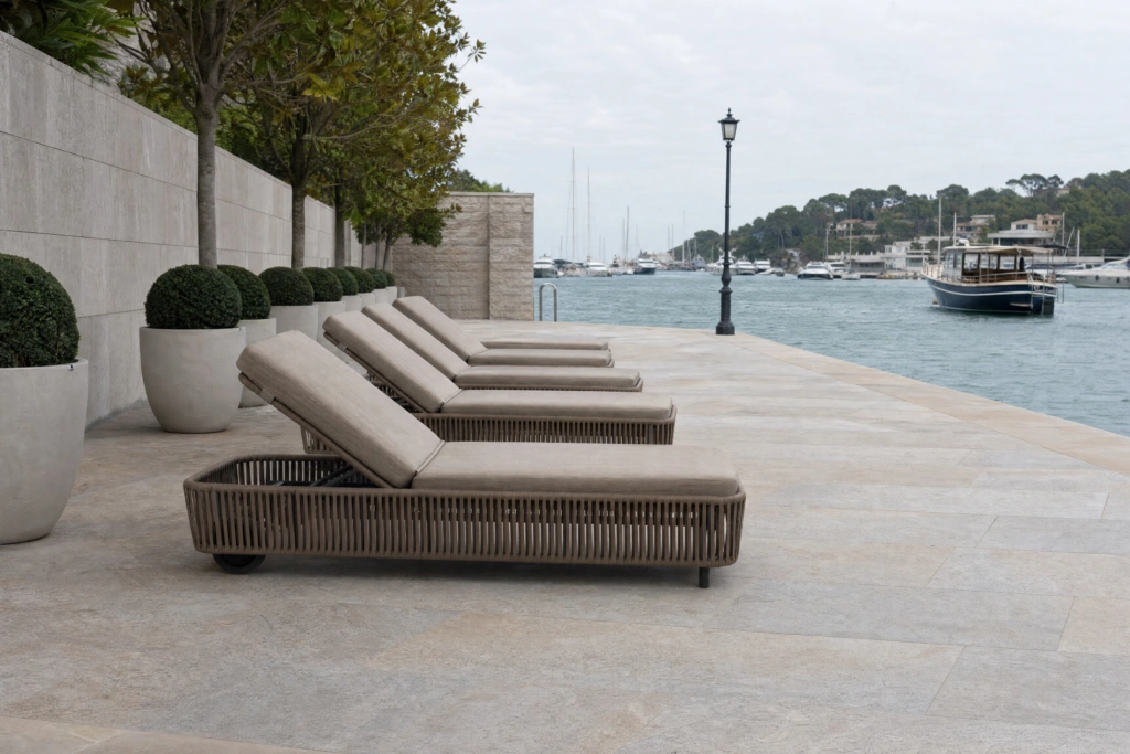 Captiva Sunlounger with Wheels setting