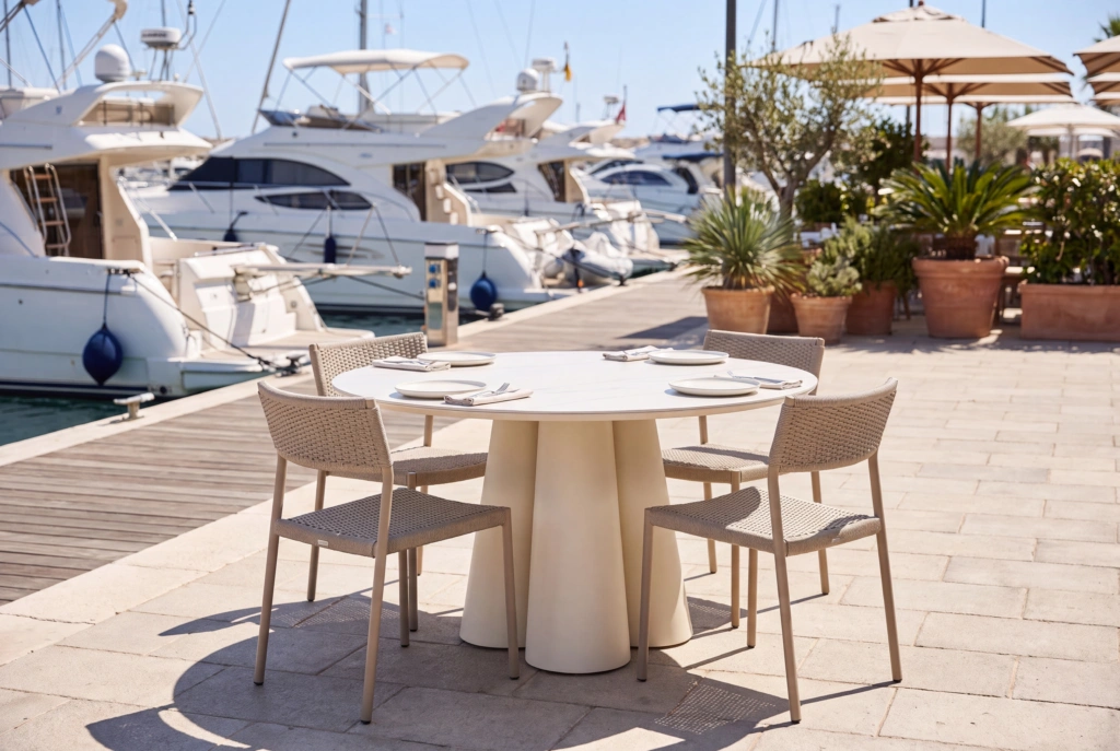Cayenne Dining Table setting