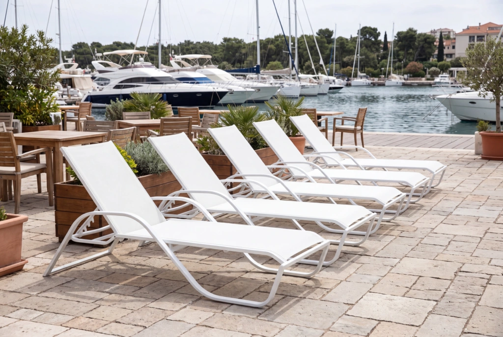 Redington Sunlounger BV setting